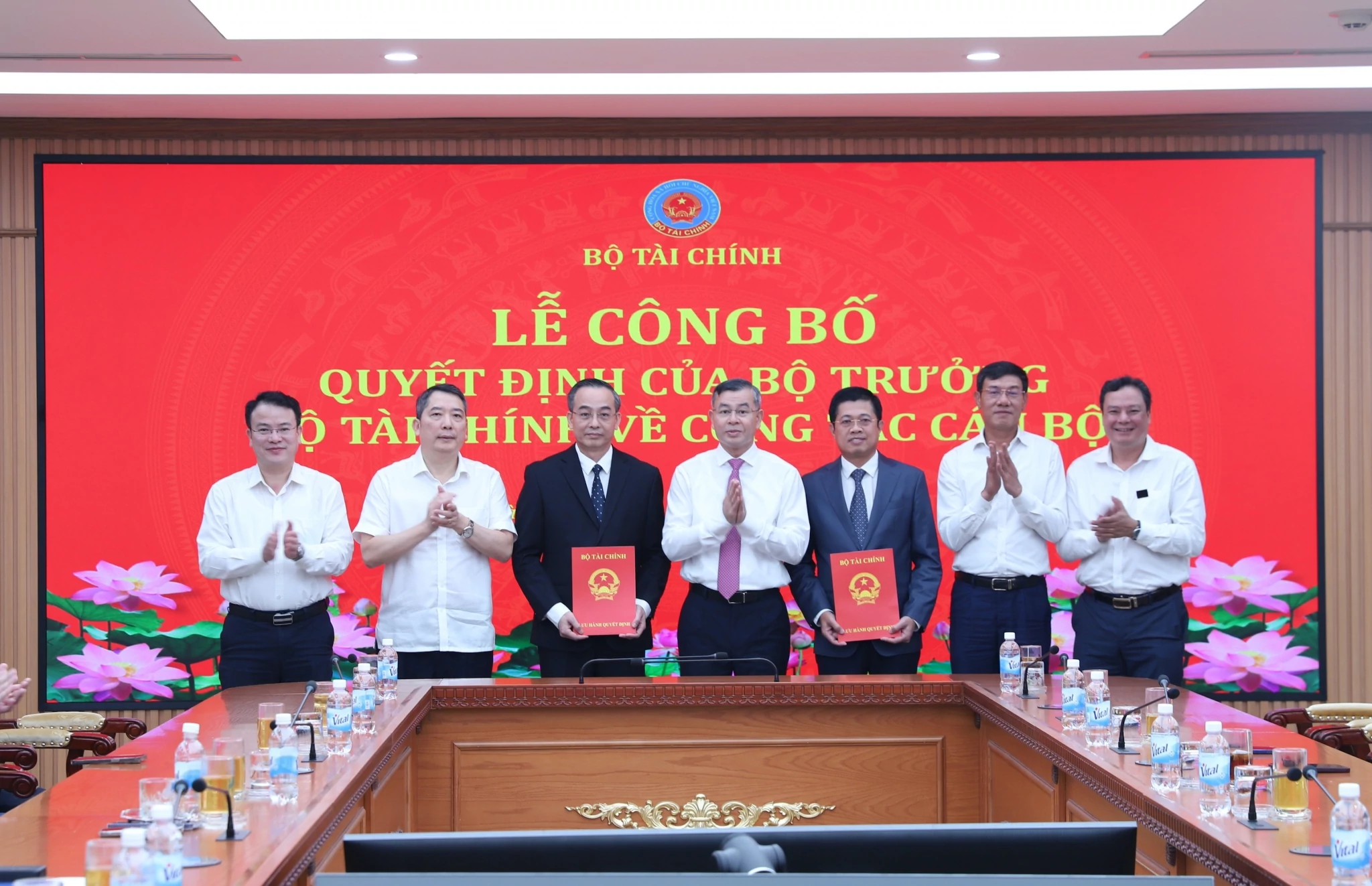Bộ Tài chính công bố các quyết định bổ nhiệm lãnh đạo Kho bạc Nhà nước và Vụ Tổ chức cán bộ Bộ Tài chính công bố các quyết định bổ nhiệm lãnh đạo Kho bạc Nhà nước và Vụ Tổ chức cán bộ