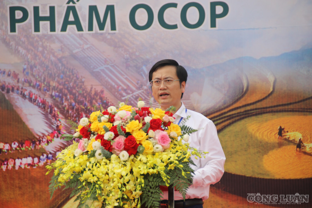 Ông Trần Xuân Cường, Giám đốc Trung tâm Xúc tiến Đầu tư, Thương mại và Du lịch tỉnh Lào Cai, Trưởng ban Tổ chức Hội chợ. clo_br_img-0205.jpg