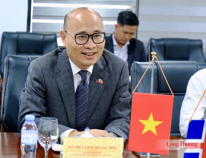 Thứ trưởng Lương Hoàng Thái phát biểu.
