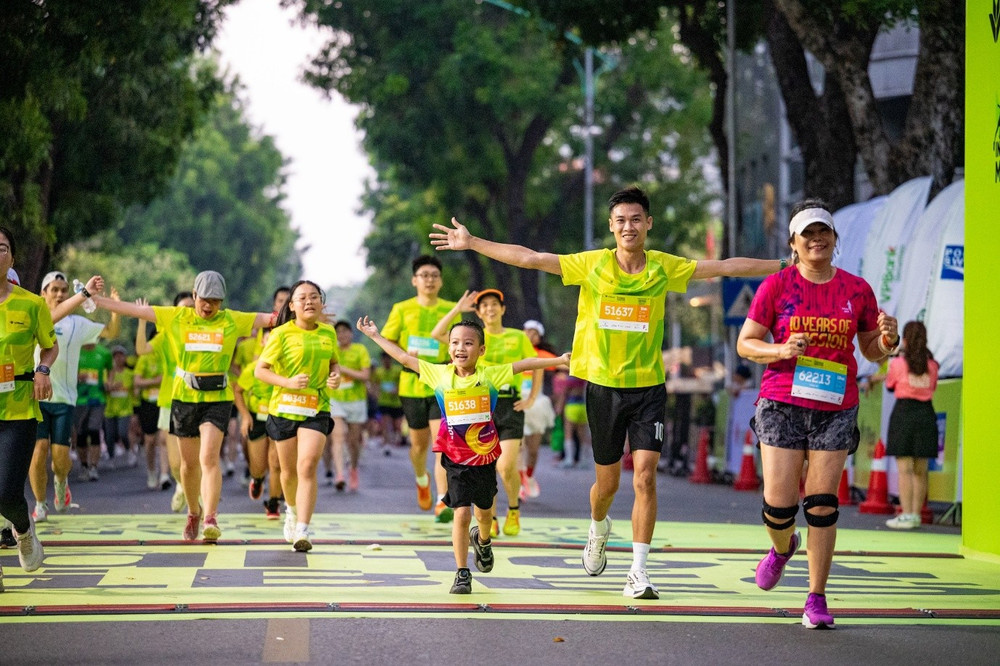 Các gia đình cùng nhau sải bước, lưu giữ những khoảnh khắc đáng nhớ tại VPIM 2026.