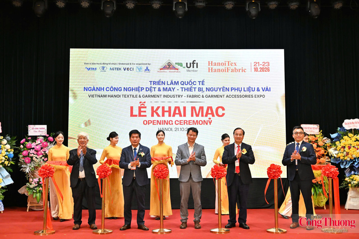 Cắt băng khai mạc HanoiTex & HanoiFabric 2026.