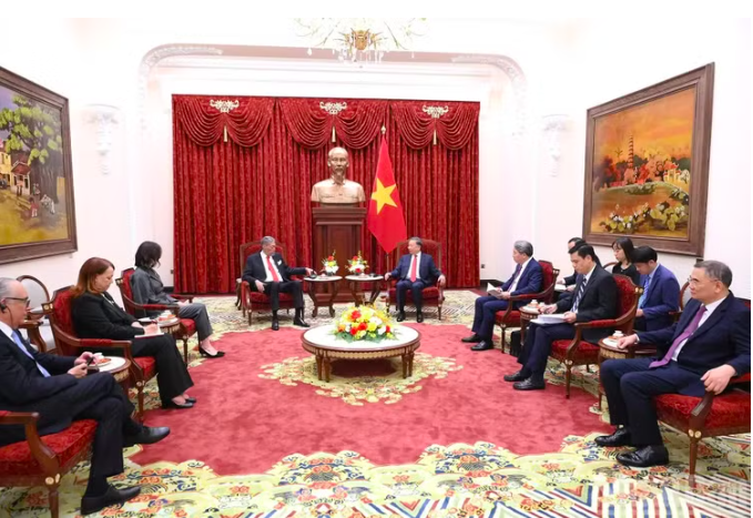 Tổng Bí thư, Chủ tịch nước Tô Lâm tiếp đồng chí Miguel Mejia, Tổng Bí thư Đảng Phong trào Cánh tả Thống nhất (MIU), Bộ trưởng Chính sách Hội nhập Khu vực của Cộng hòa Dominica. (Ảnh: Đăng Khoa)