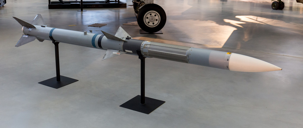 Tên lửa AMRAAM (mã hiệu AIM-120). Ảnh: CC/Balon Greyjoy 20180328-aim-120-udvar-hazy.jpg