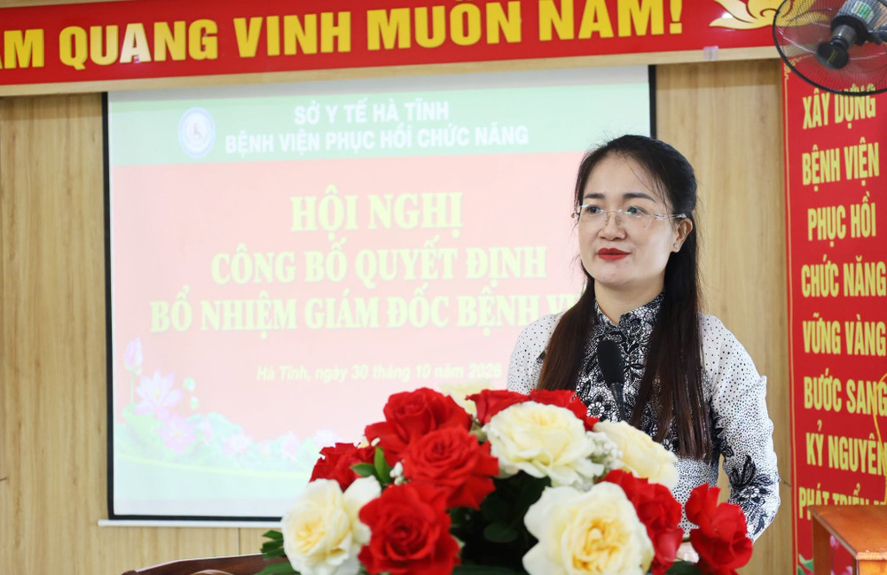 Bà Phạm Thị Phương - tân Giám đốc Bệnh viện Phục hồi chức năng Hà Tĩnh phát biểu nhận nhiệm vụ. 868260724-2066660343980840-2882873056718632591-n.jpg